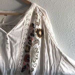 Free People | M | embroidered blouse